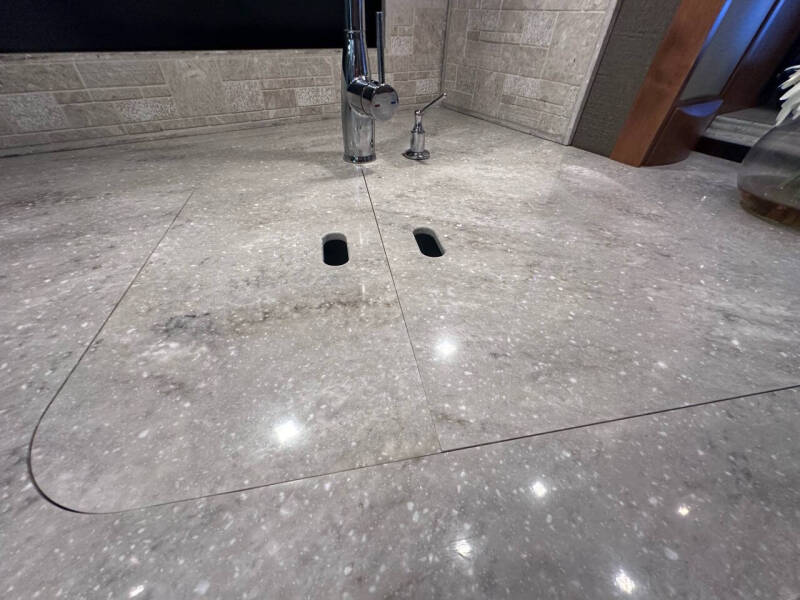 2019 Tiffin Phaeton 40qkh BUNK BEDS, King Bed