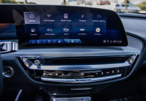 2024 Cadillac LYRIQ Luxury 2