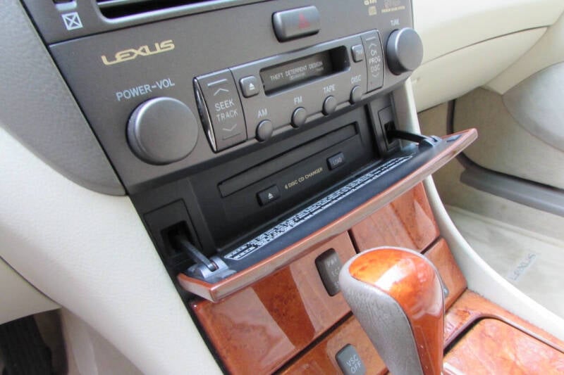 2003 Lexus LS 430 photo 26