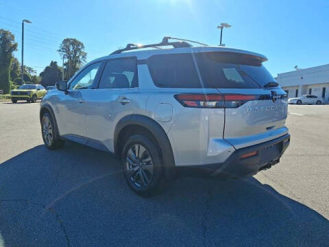 2025 Nissan Pathfinder SV