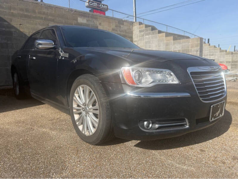 2013 Chrysler 300 C's photo