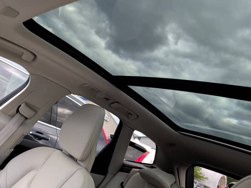 2023 Volvo XC60 B5 Plus Dark Theme