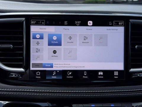 2027 Chrysler Pacifica Select