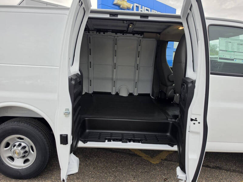 2025 Chevrolet Express 2500