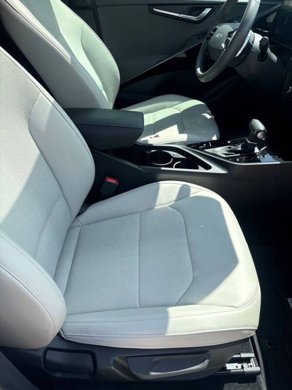 2023 Kia Niro EX Touring