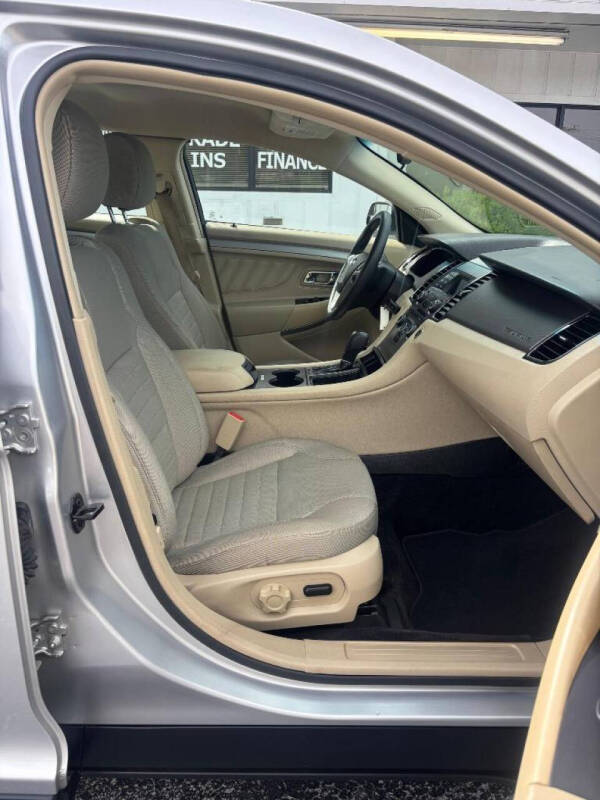 2018 Ford Taurus SE