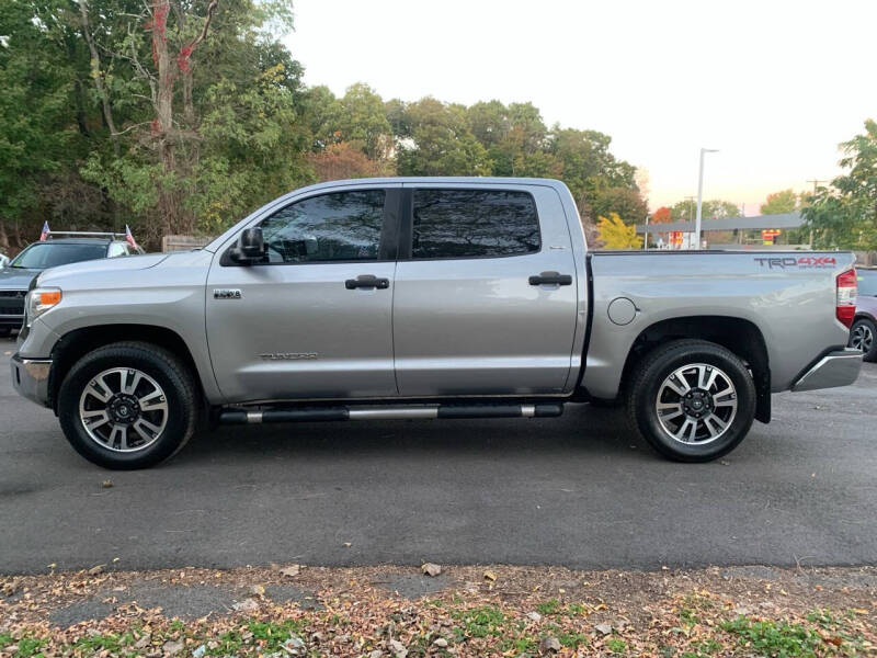 2015 Toyota Tundra null photo 9