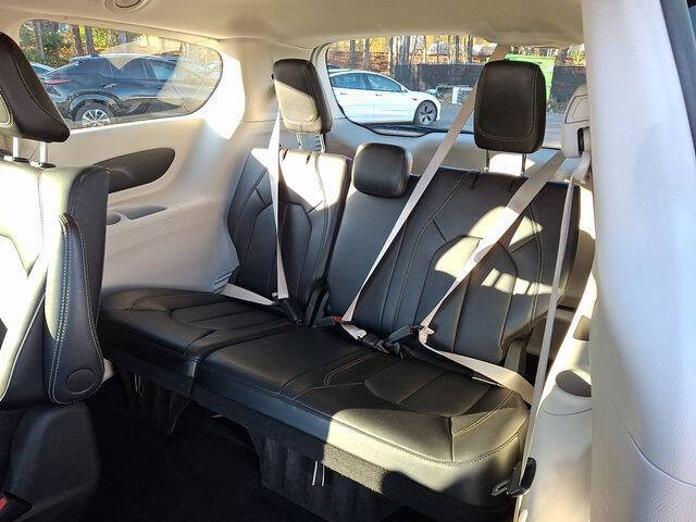 2024 Chrysler Pacifica Plug-In Hybrid Select