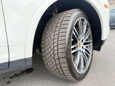 2017 Porsche Cayenne Platinum Edition