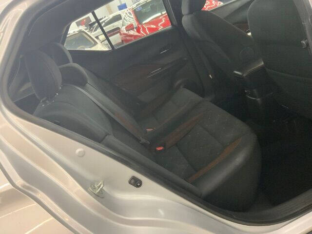 2020 Nissan Kicks SR