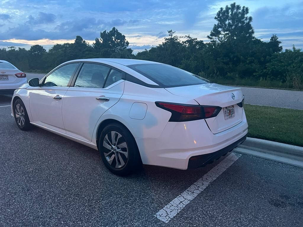 2021 Nissan Altima S photo 9