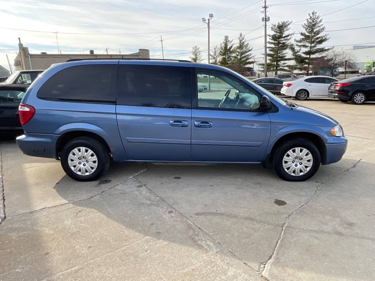 2007 Chrysler Town and Country for sale at Auto Connection in Waterloo, IA