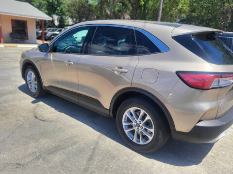 2020 Ford Escape SE