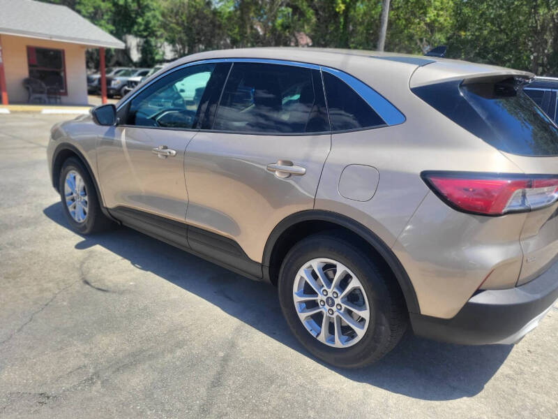 2020 Ford Escape SE