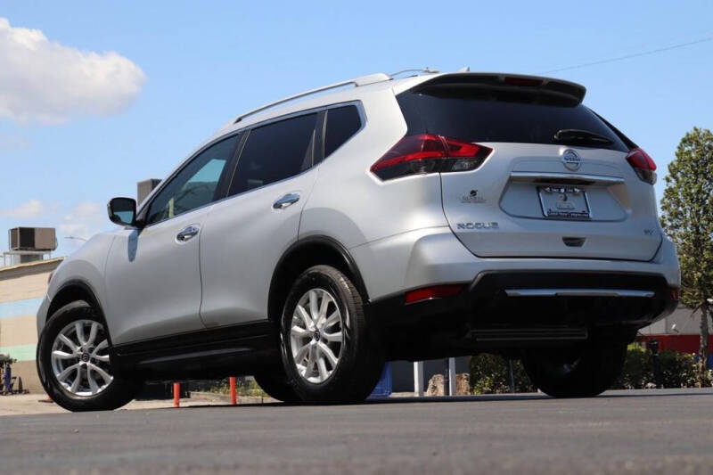 2018 Nissan Rogue SV