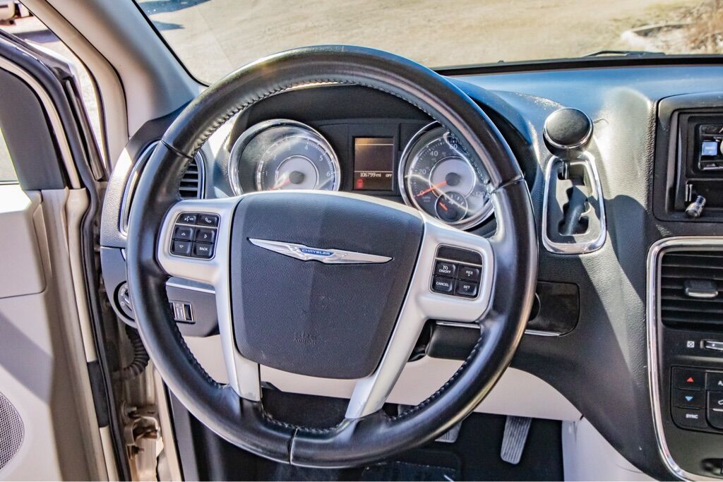 2014 Chrysler Town and Country 78