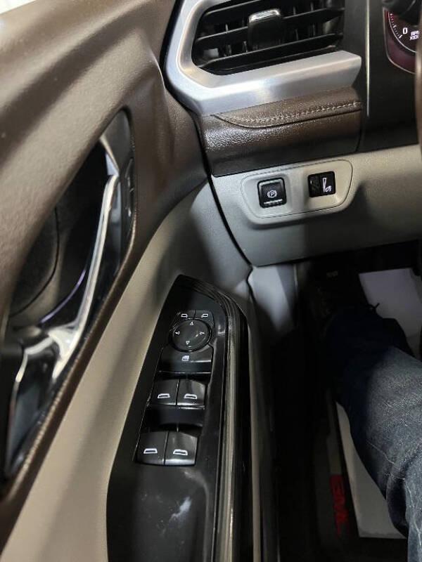 2017 GMC Acadia SLT-1