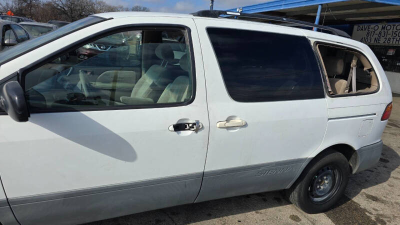 1999 Toyota Sienna LE