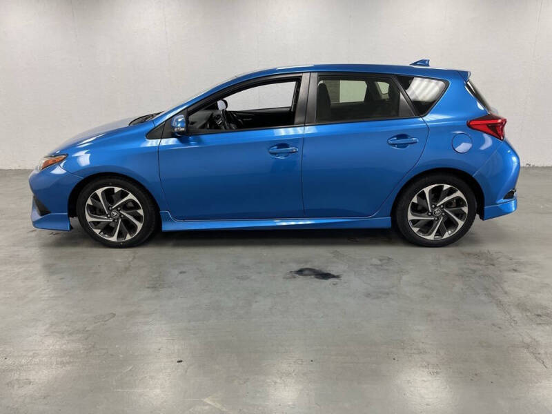 Used 2018 Toyota Corolla iM Base with VIN JTNKARJE4JJ565931 for sale in Celina, OH