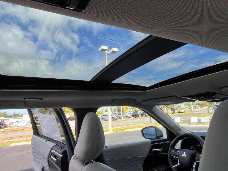 2025 Mitsubishi Outlander SEL