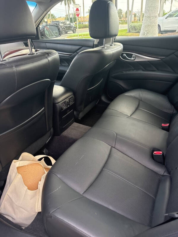 2015 Infiniti Q70 3.7