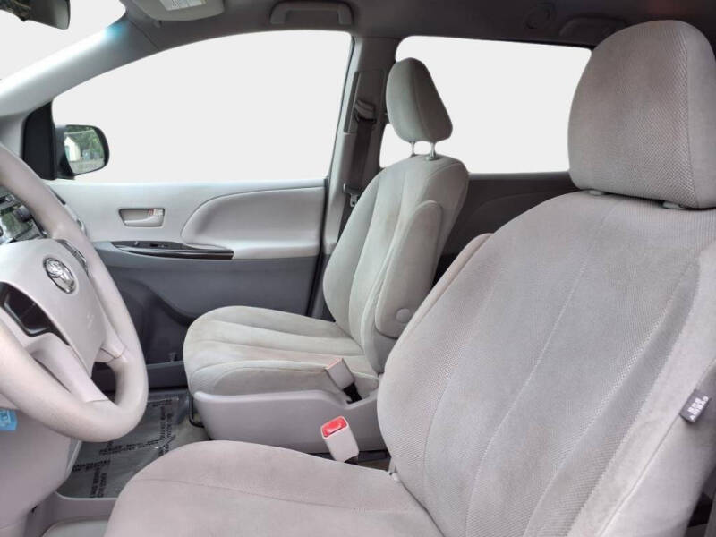 2013 Toyota Sienna L 7-Passenger
