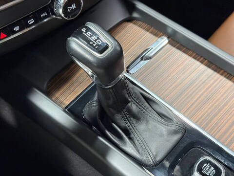 2021 Volvo XC60 T5 Momentum