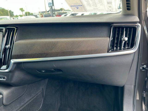 2020 Volvo V90 Cross Country T6