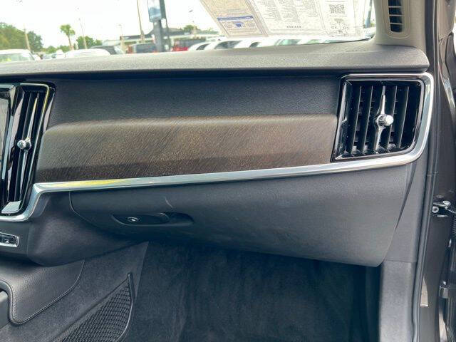 2020 Volvo V90 Cross Country T6