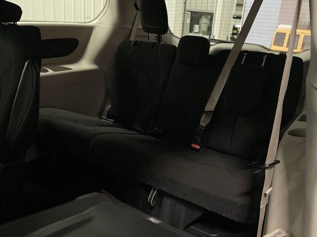 2024 Chrysler Voyager LX