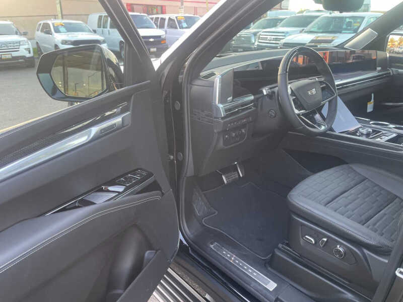 2025 Cadillac Escalade-V ESV