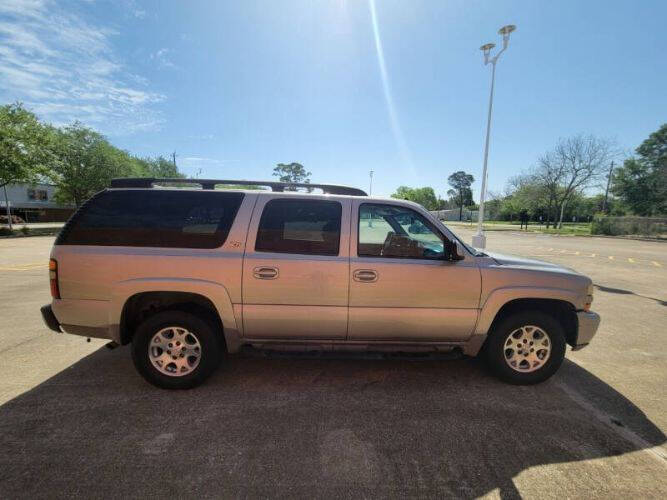 2004 Chevrolet Suburban for sale at Classic Car Deals in Cadillac MI