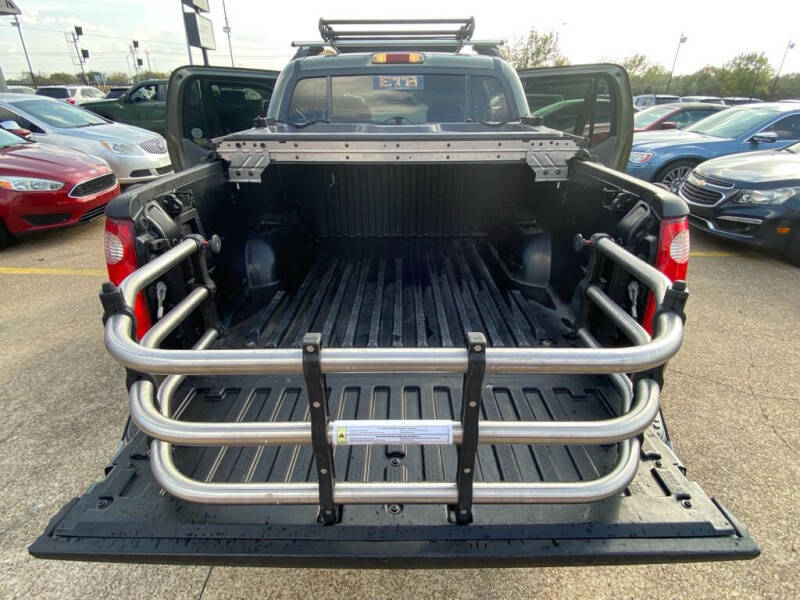 2004 Ford Explorer Sport Trac XLS