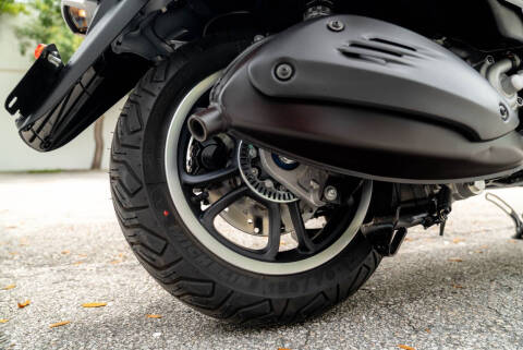2023 Vespa 300