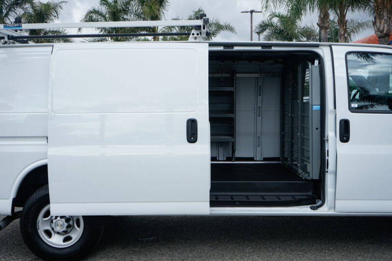 2023 Chevrolet Express 2500