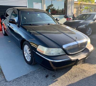2004 Lincoln Town Car for sale at Naber Auto Trading in Hollywood FL