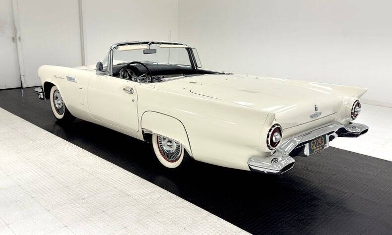 1957 Ford Thunderbird