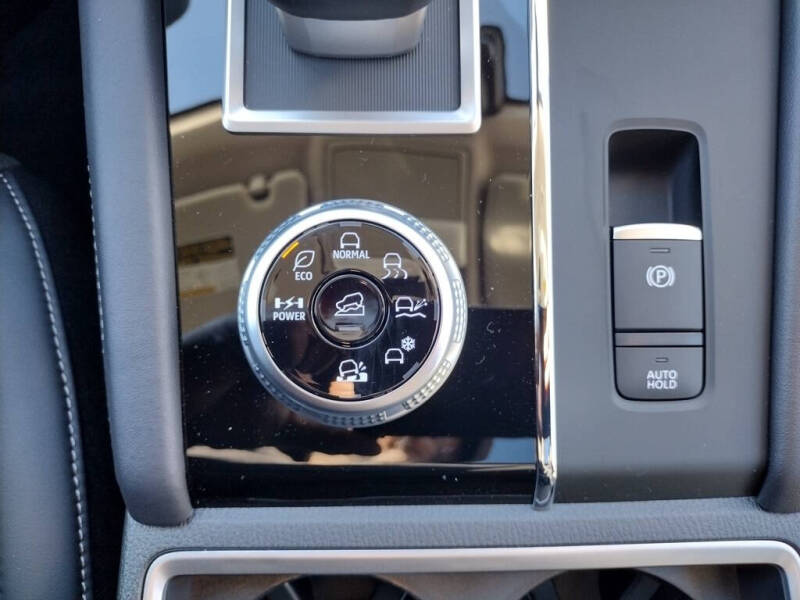 2025 Mitsubishi Outlander PHEV SE