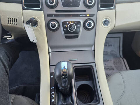 2016 Ford Taurus SE