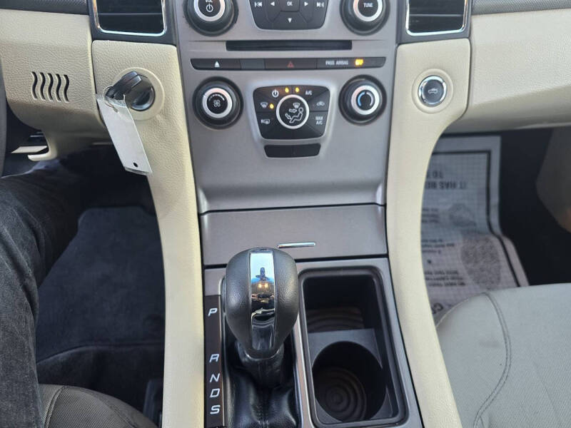 2016 Ford Taurus SE