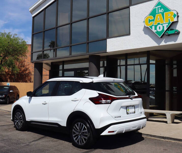 2023 Nissan Kicks SR