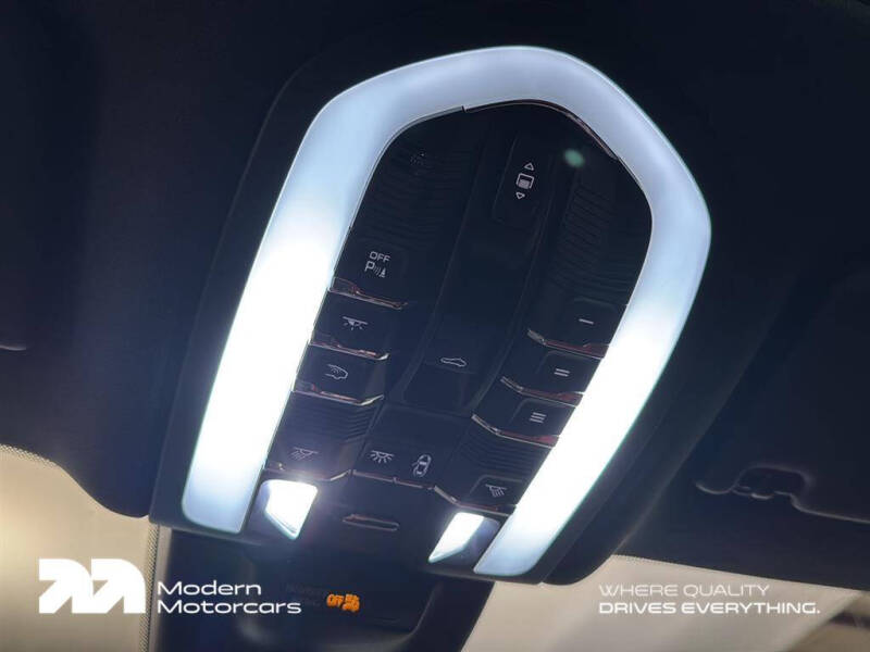 2025 Porsche Macan S