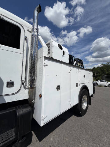 2001 Peterbilt 330