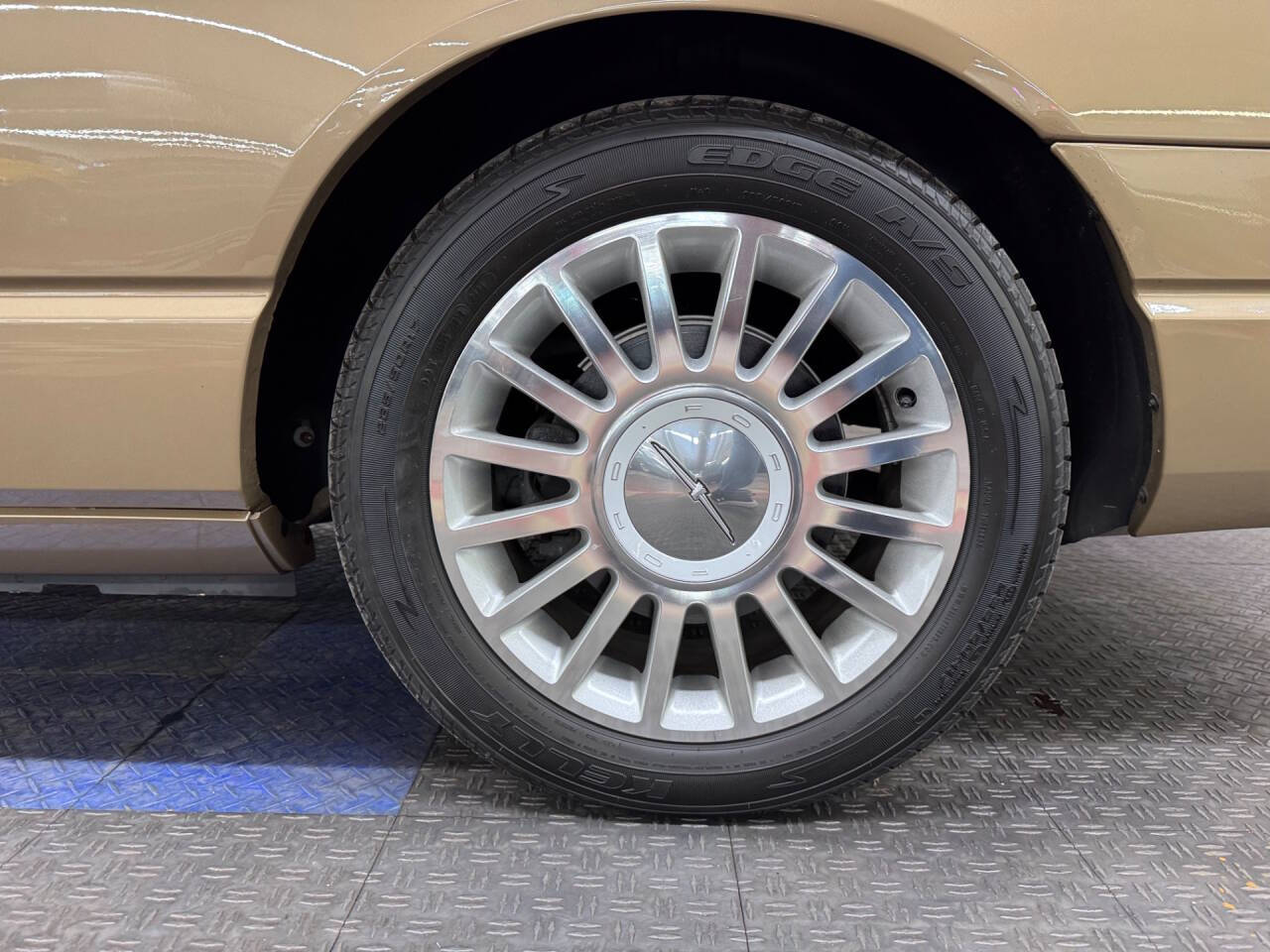 2005 Ford Thunderbird 44