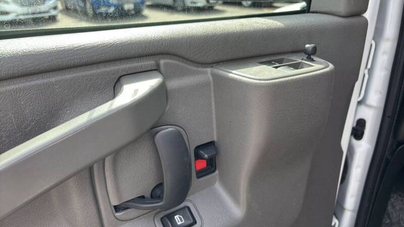 2023 Chevrolet Express 2500