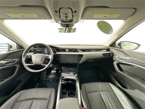 2022 Audi e-tron quattro Premium Plus