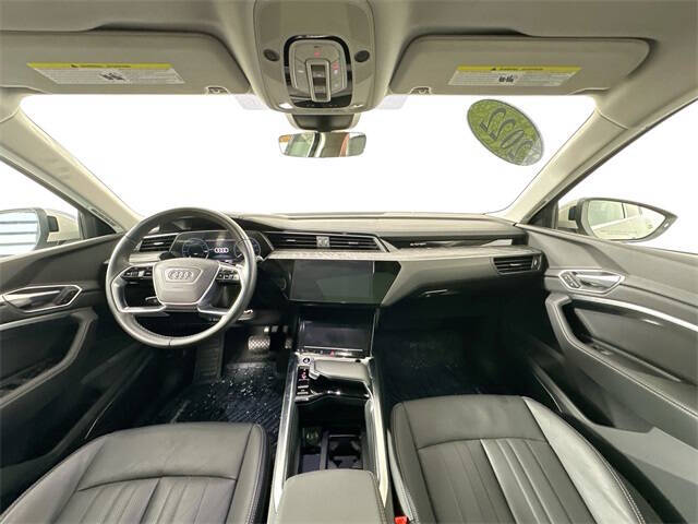 2022 Audi e-tron quattro Premium Plus