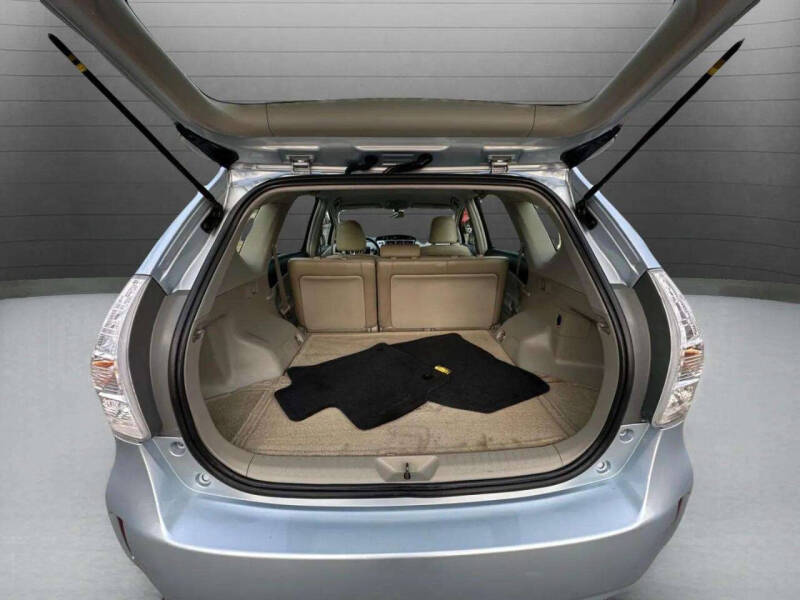 2013 Toyota Prius v Five