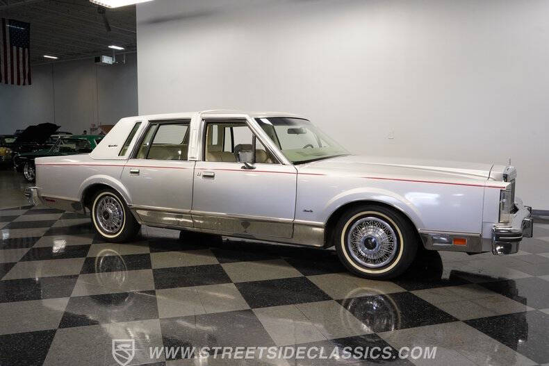 1984 Lincoln Town Car