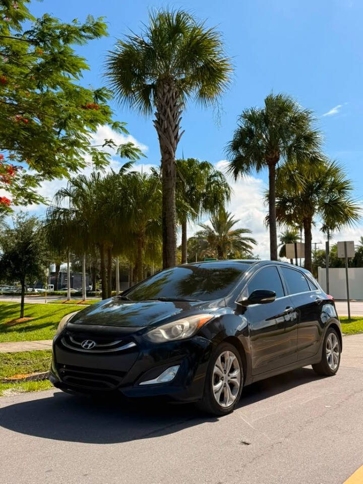 Black 2014 Hyundai ELANTRA GT Base 4dr Hatchback 6A 19